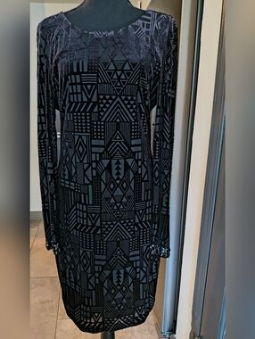 Guess Black Geometric Velvet-Print Long Sleeve Shift Dress